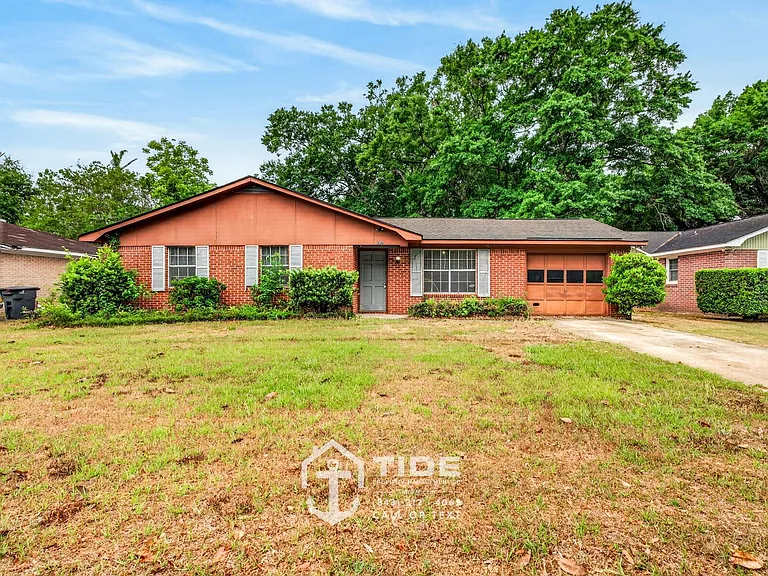 123 E Edgefield Dr — Photo 1