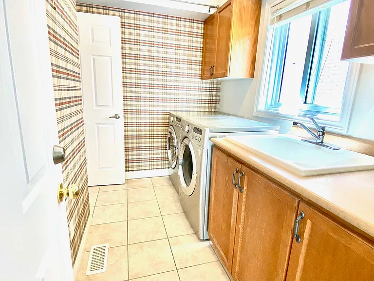 138 Apple Ridge Dr #UPPER — Photo 24