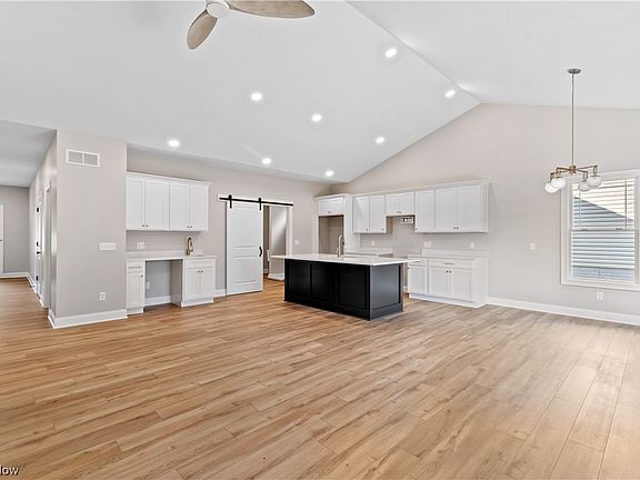 5th image of 780 Thorn Way