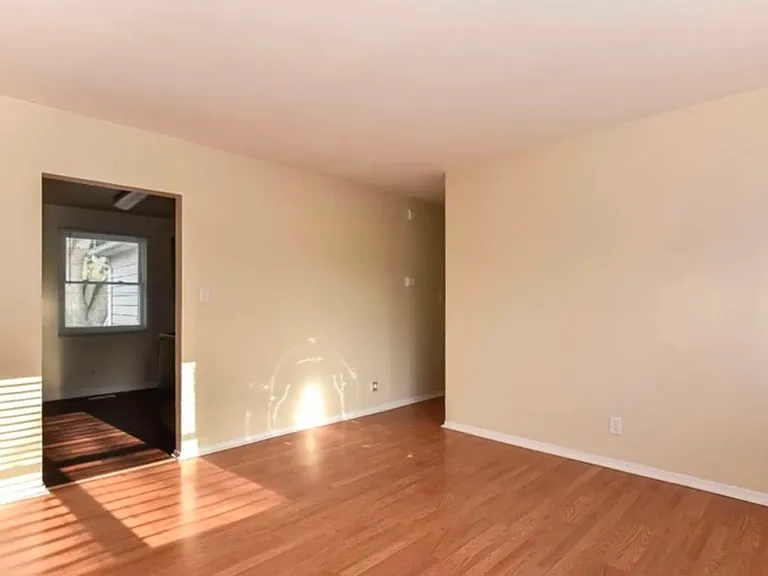 204 Valley Dr — Photo 8