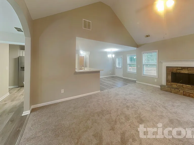 217 Arbor Dr — Photo 2