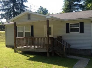 304 7th St, Coeburn, VA 24230