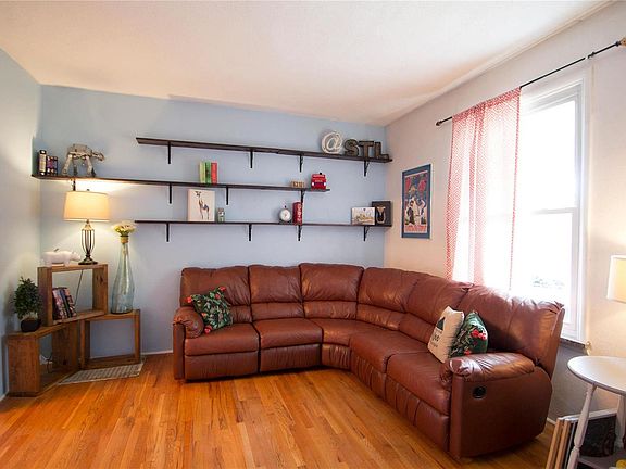 3rd image of 4971 Schollmeyer Ave