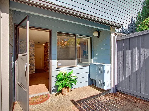 2630 S 26th St APT 101, Seattle, WA 98198