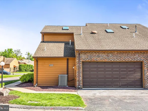 39 Westview Mnr #39, York, PA 17408