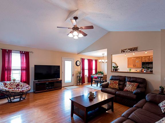 3rd image of 1110 Meadow Glen Dr