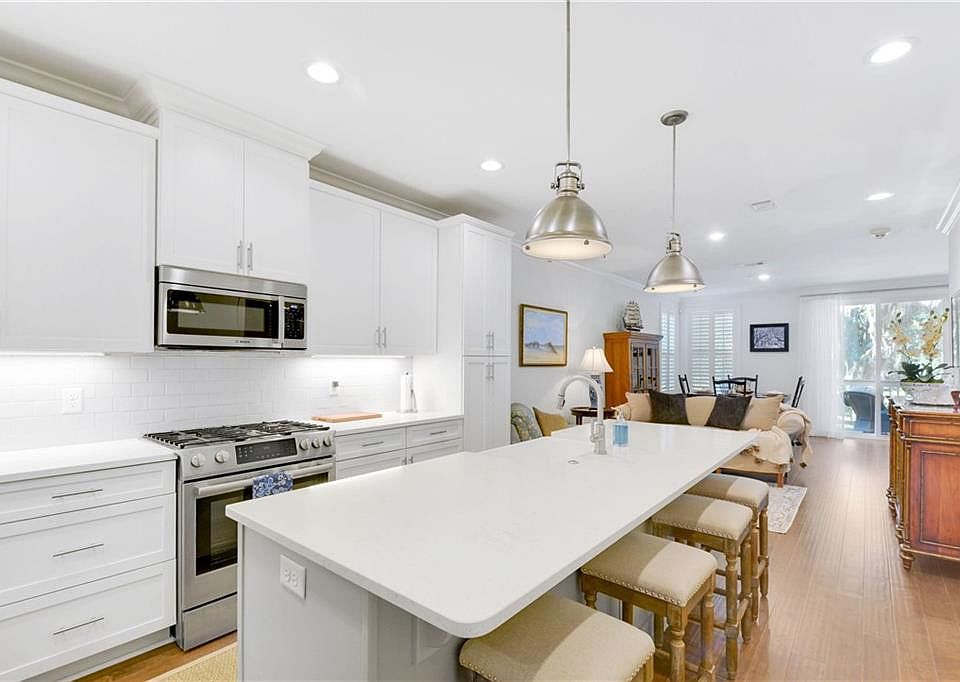 1st image of 111 Gascoigne Ave #106