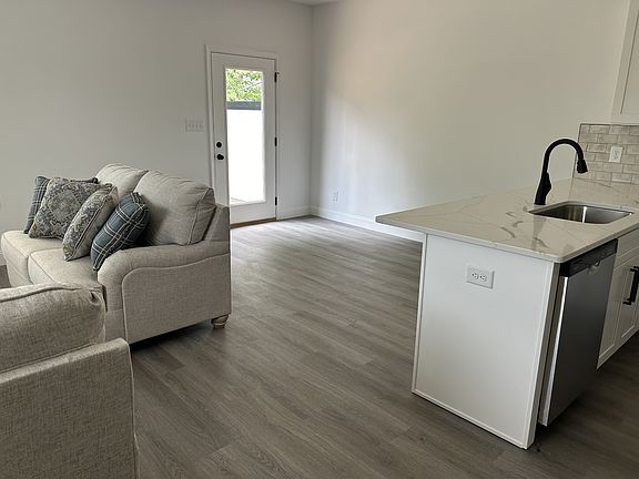2nd image of 112 Independence Ln #112