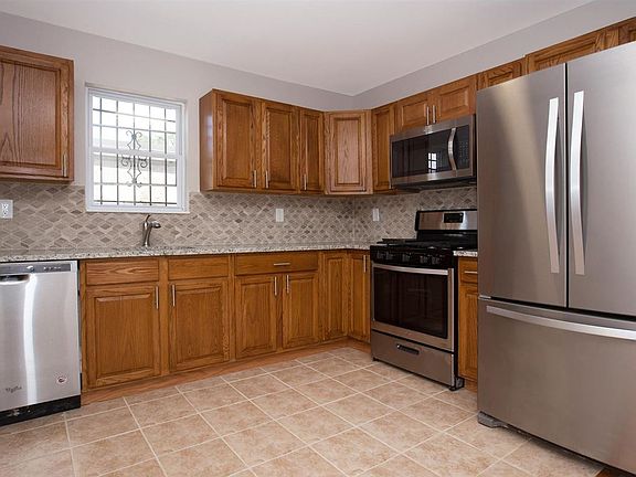 5th image of 113 Oxford Ave