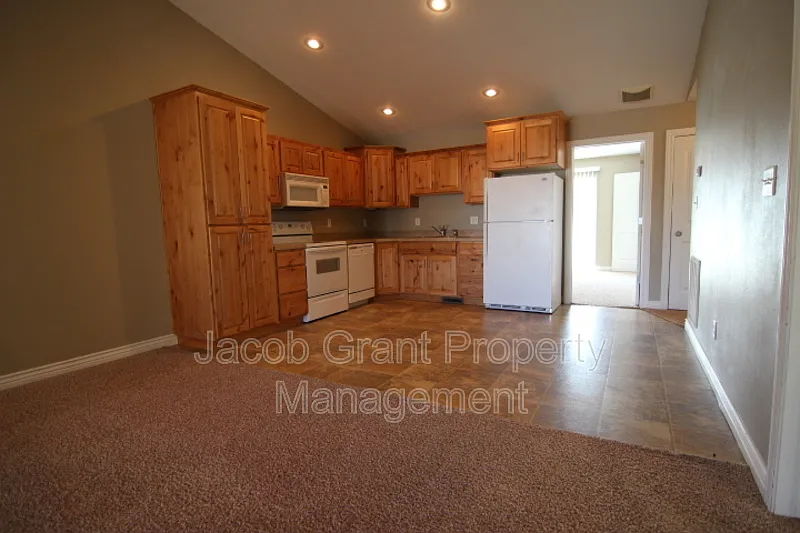3 bed, 2.0 bath, 1250 sqft, $1,495 — Photo 4