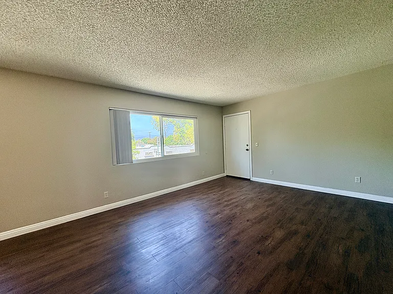 1452 3rd St #6 — Photo 3