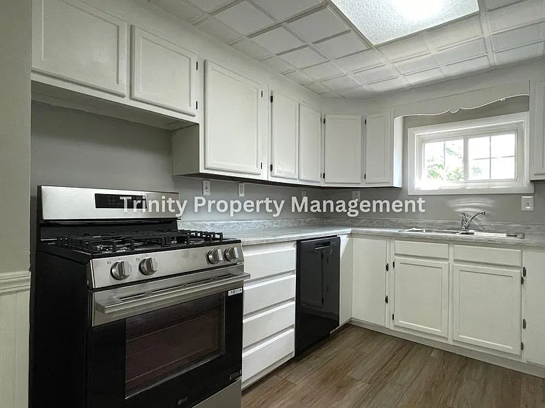 27 Hathaway Dr — Photo 2
