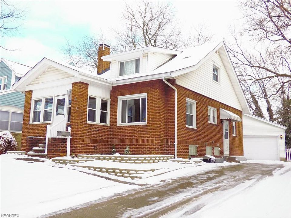 1st image of 2459 Whitelaw St