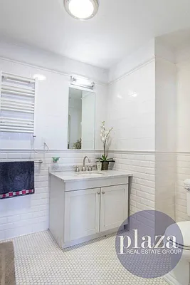 Rented by Plaza Real Estate Group | media 25