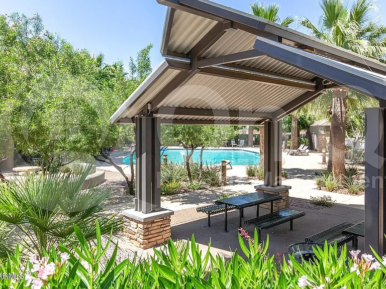2209 E Pecan Rd — Photo 30