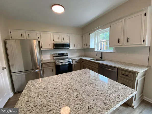 53 Game Farm Rd, Schwenksville, PA 19473