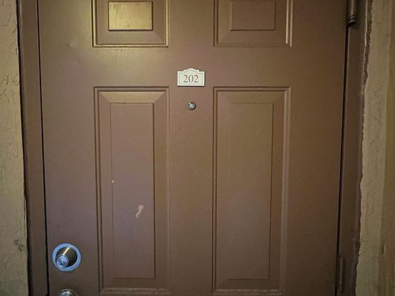 5th image of 202 Villa Cir