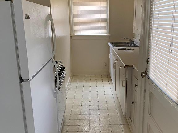 4th image of 3927 Centre St