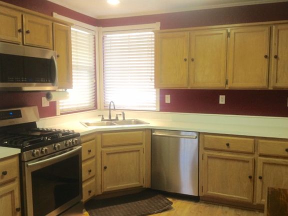 3rd image of 1200 Toyon Cir