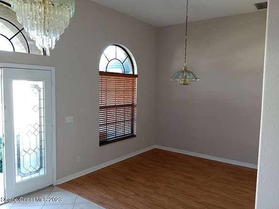 3rd image of 1381 Blueberry Dr