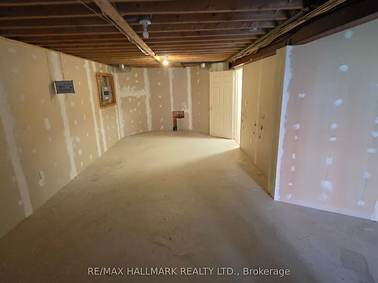 39 Pogson Dr — Photo 29