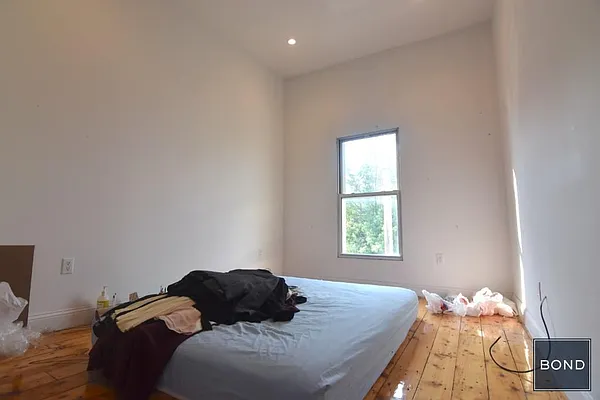 Rented by Bond New York | media 8