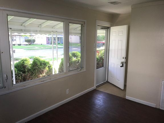 5th image of 1629 E Meyers Ave
