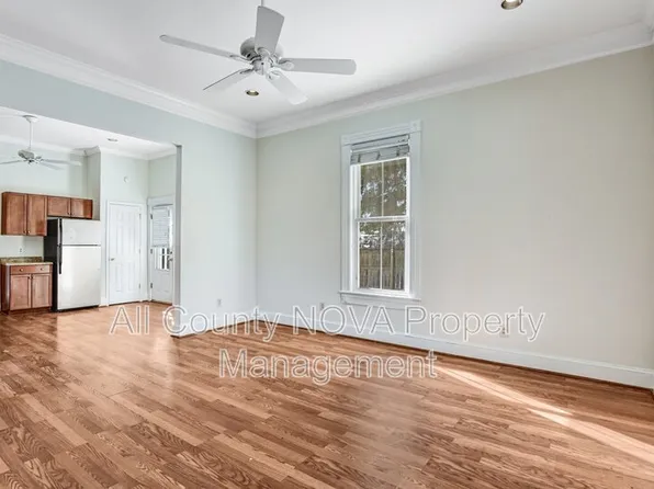 8753 Signal Hill Rd APT 2, Manassas, VA 20110