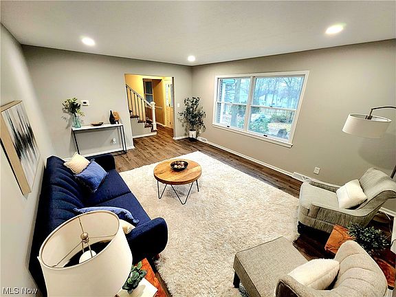 3rd image of 9001 Longbrook Dr
