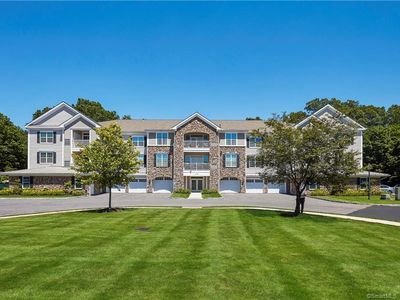 835 Brookside Ct #835, Newtown, CT, 06470