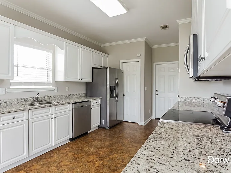 700 Waterford Ln — Photo 3