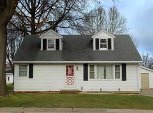 608 4th Ave SW, Cascade, IA 52033