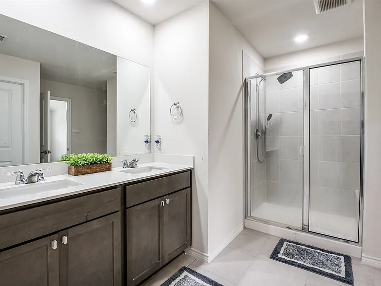1307 Colonial Bluff Ln — Photo 17