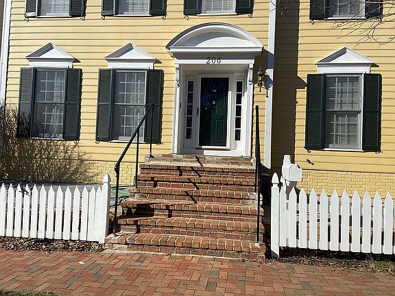 2nd image of 206 Massbury St