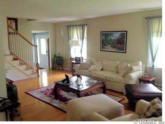 3rd image of 34 Kirkgate Dr