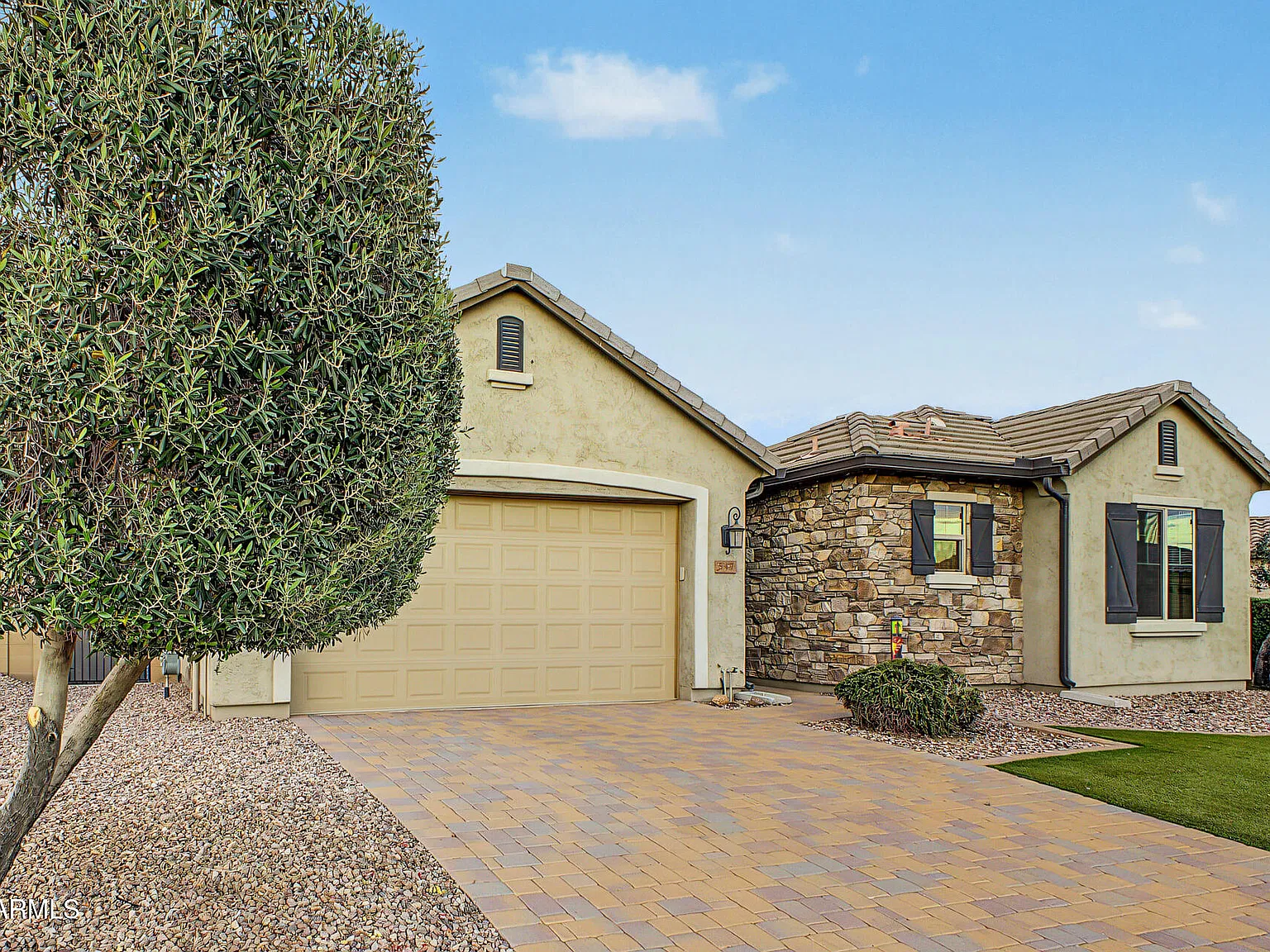 3 bed, 2.5 bath, 2259 sqft, $3,200 — Photo 4