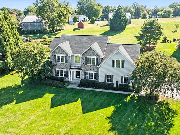 3rd image of 3300 Lancer Ct