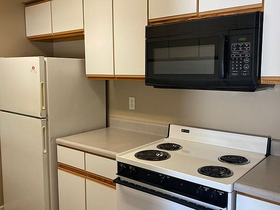 3rd image of 1033 Holloway Dr #3