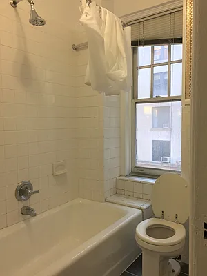 Rented by Everrock Equities | media 26