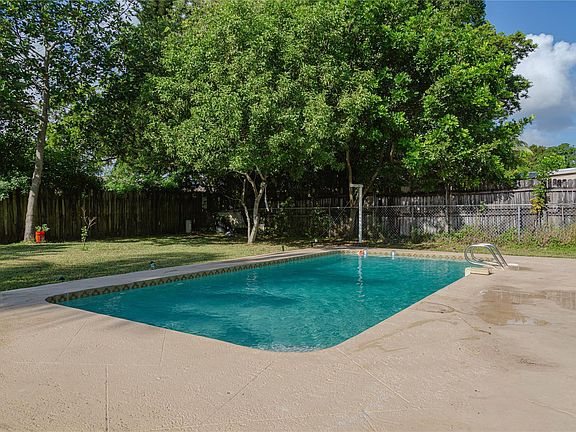 3rd image of 7204 SW 4th Street
