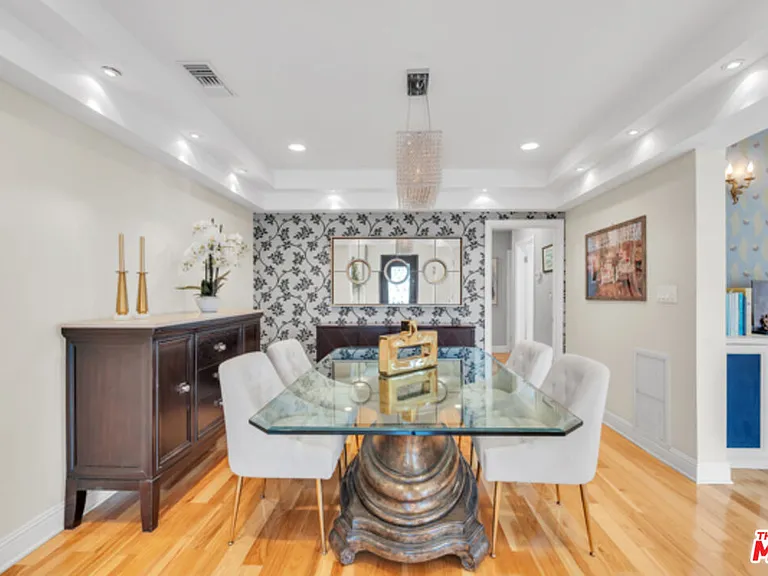 326 N Doheny Dr — Photo 6