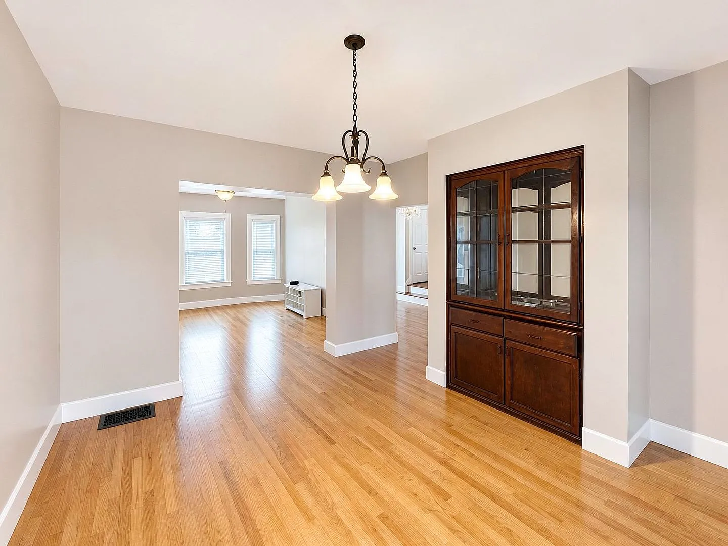 325 Rogers St — Photo 4