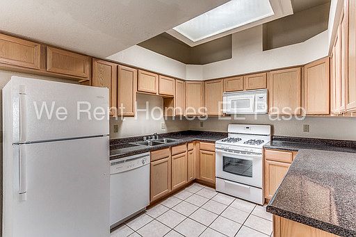 5th image of 217 N Alto Mesa Dr