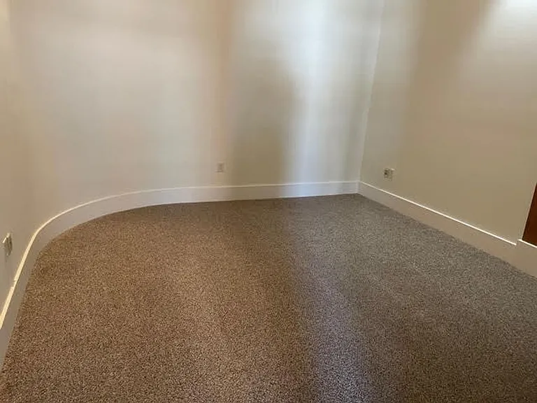 311 SW Water St — Photo 22