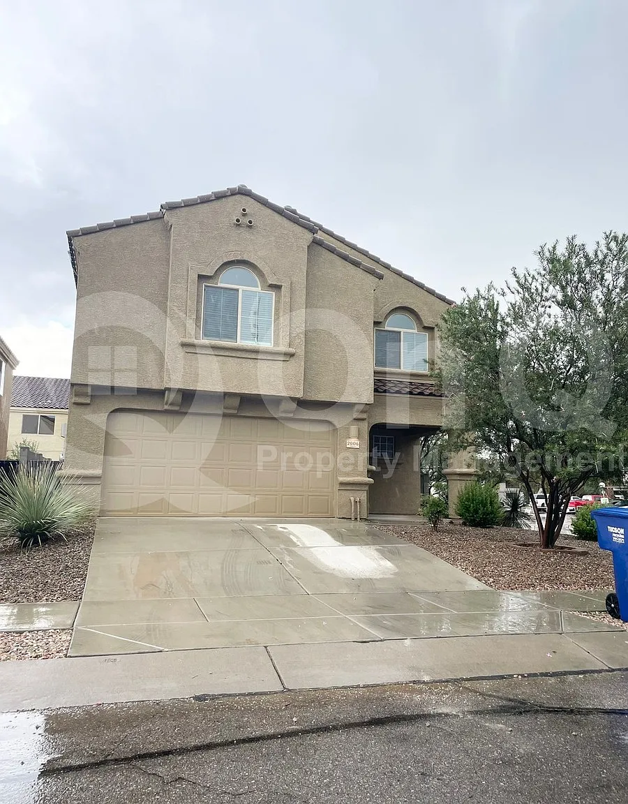 4 bed, 3.0 bath, 2301 sqft, $2,300 — Photo 2