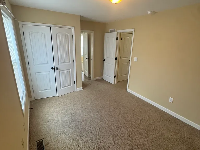 111 Castanet Ct — Photo 30