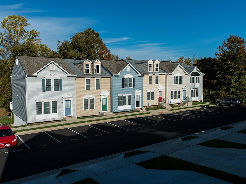 1st image of 210 Bell Tower Ct