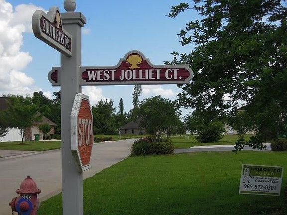 2nd image of 413 W Jolliet Ct