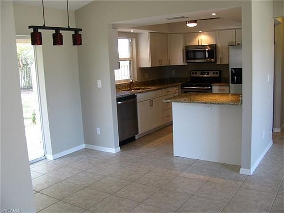 3rd image of 406 SE 18th Ter