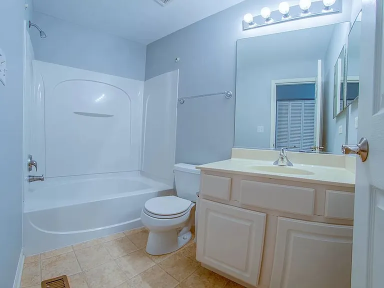 654 Lincoln Station Dr — Photo 13